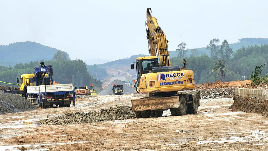 Cận cảnh 2 hầm cao tốc xuyên núi qua Quảng Ngãi thi công vượt tiến độ- Ảnh 9. Cận cảnh 2 hầm cao tốc xuyên núi qua Quảng Ngãi thi công vượt tiến độ- Ảnh 9.