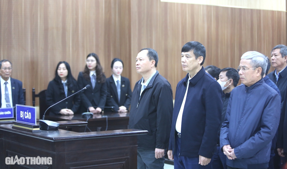 Tuy&ecirc;n &aacute;n cựu B&iacute; thư tỉnh ủy Thanh H&oacute;a Trịnh Văn Chiến c&ugrave;ng đồng phạm- Ảnh 1.