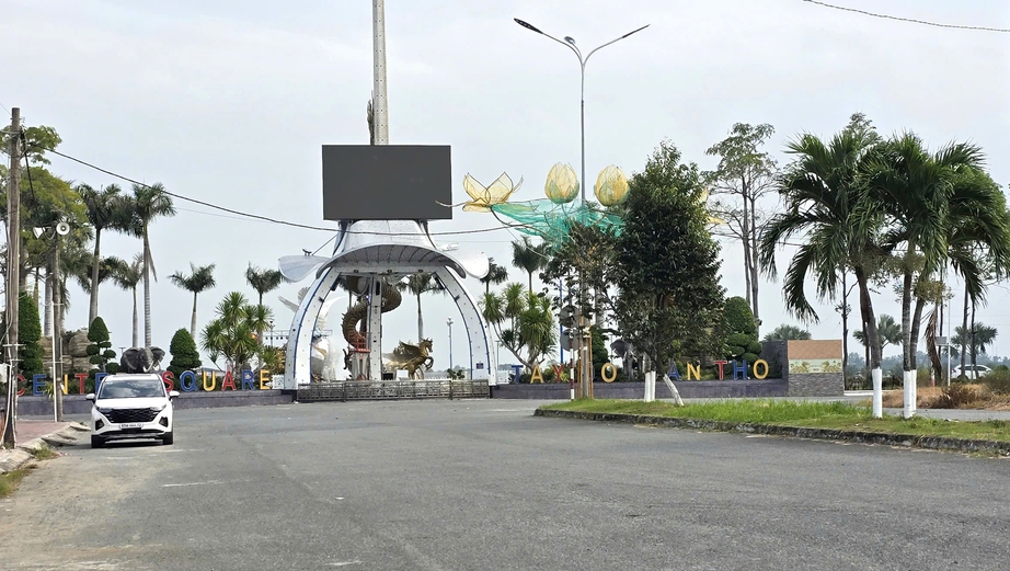 Cần Thơ: Hơn 200 gian h&agrave;ng miễn ph&iacute; cho người d&acirc;n b&aacute;n hoa Tết- Ảnh 2.