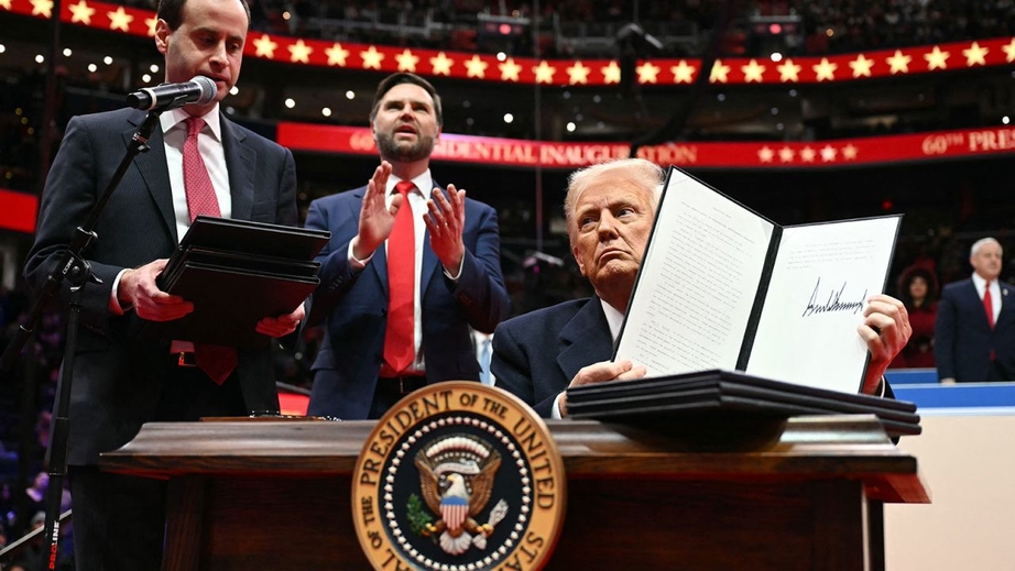 T&acirc;n Tổng thống Donald Trump sẽ ban h&agrave;nh 200 sắc lệnh ngay ng&agrave;y đầu nắm quyền như thế n&agrave;o?- Ảnh 1.