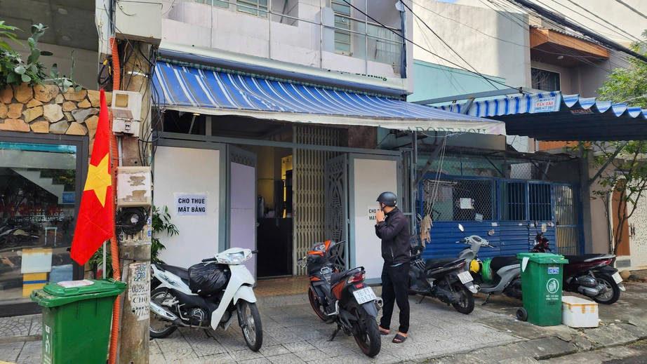 Bị n&eacute;m chất bẩn v&agrave;o nh&agrave; v&igrave; hiểu lầm li&ecirc;n quan vụ shipper ở Đ&agrave; Nẵng tử vong- Ảnh 1.