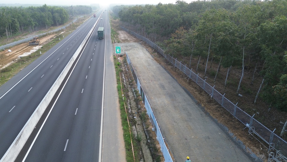 Giải tỏa nhanh hiện trường vụ tai nạn li&ecirc;n ho&agrave;n tr&ecirc;n cao tốc Vĩnh Hảo - Phan Thiết- Ảnh 2.