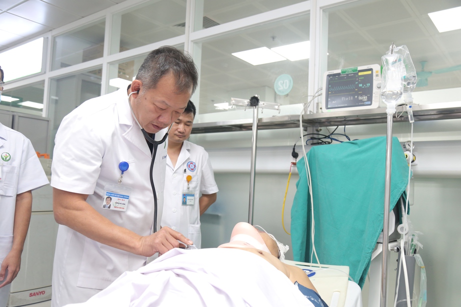 Cận Tết, nhiều ca TNGT, tai nạn ph&aacute;o nổ nhập viện- Ảnh 1.