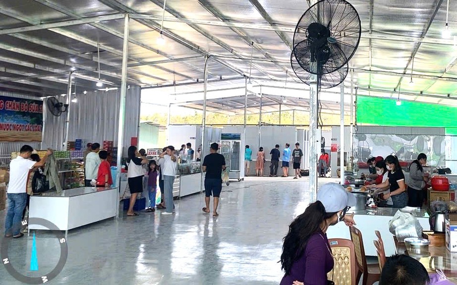 Xe cộ tấp nập ra v&agrave;o trạm dừng nghỉ tạm tr&ecirc;n cao tốc Vĩnh Hảo - Phan Thiết- Ảnh 2.