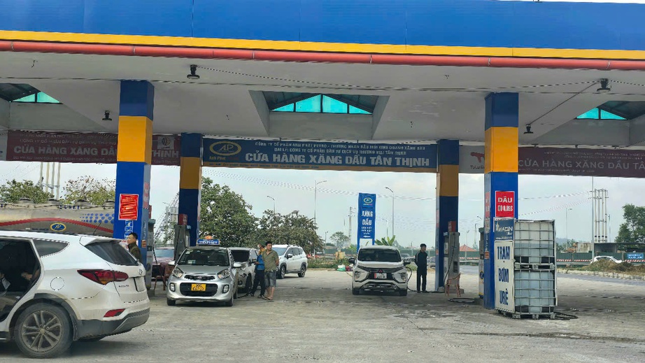 Nhu cầu xăng dầu tăng cao dịp tết Ất Tỵ, Bộ C&ocirc;ng thương "vi h&agrave;nh" kiểm tra nguồn cung- Ảnh 2.