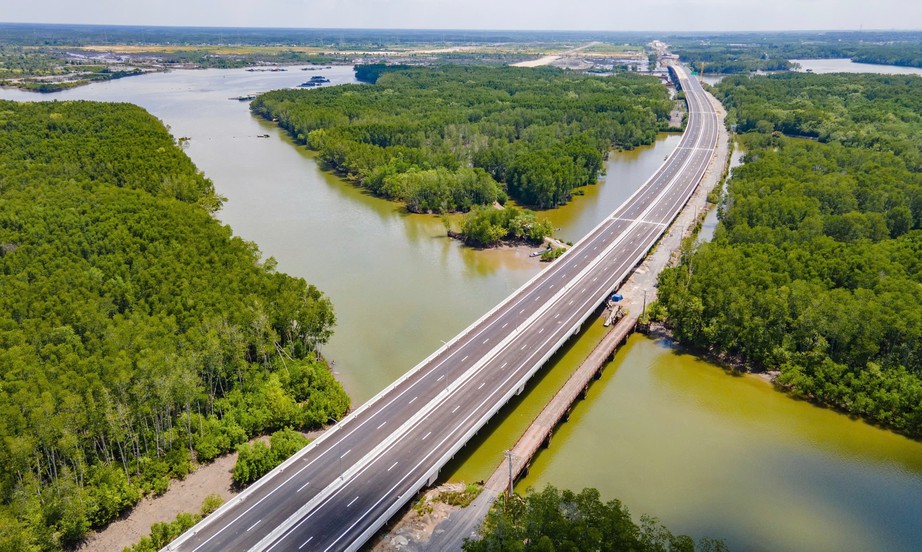 Điều chỉnh thời gian hoàn thành cao tốc Bến Lức - Long Thành đến tháng 9/2026- Ảnh 1. Điều chỉnh thời gian hoàn thành cao tốc Bến Lức - Long Thành đến tháng 9/2026- Ảnh 1.