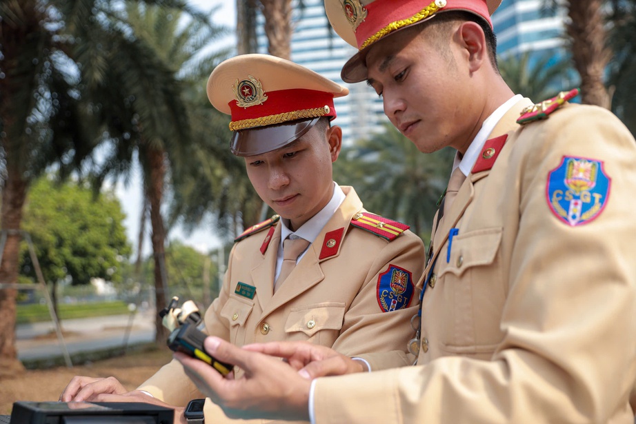 Hơn 1.800 tài xế bị giữ xe do vi phạm nồng độ cồn ngày 28 Tết- Ảnh 2. Hơn 1.800 tài xế bị giữ xe do vi phạm nồng độ cồn ngày 28 Tết- Ảnh 2.