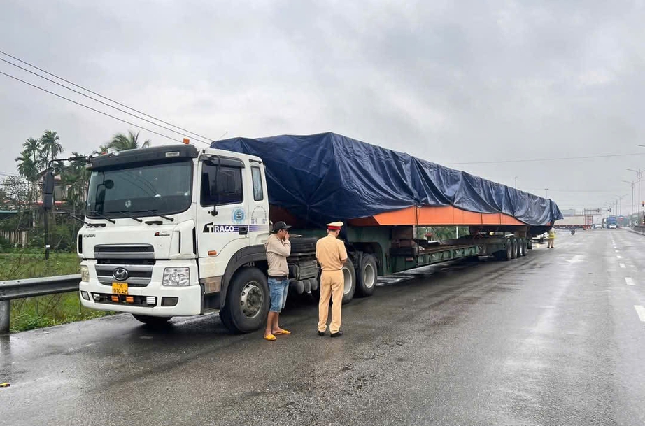 CSGT Quảng Ng&atilde;i xử l&yacute; nhiều đối tượng vi phạm trật tự ATGT, dương t&iacute;nh ma t&uacute;y- Ảnh 5.