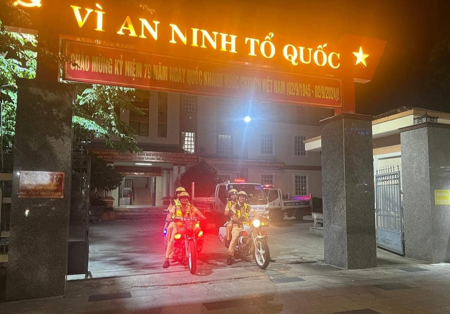 CSGT Quảng Ng&atilde;i xử l&yacute; nhiều đối tượng vi phạm trật tự ATGT, dương t&iacute;nh ma t&uacute;y- Ảnh 1.
