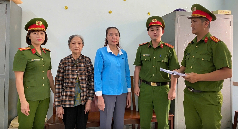 Khởi tố, bắt tạm giam chủ m&aacute;i ấm Hoa Hồng- Ảnh 1.