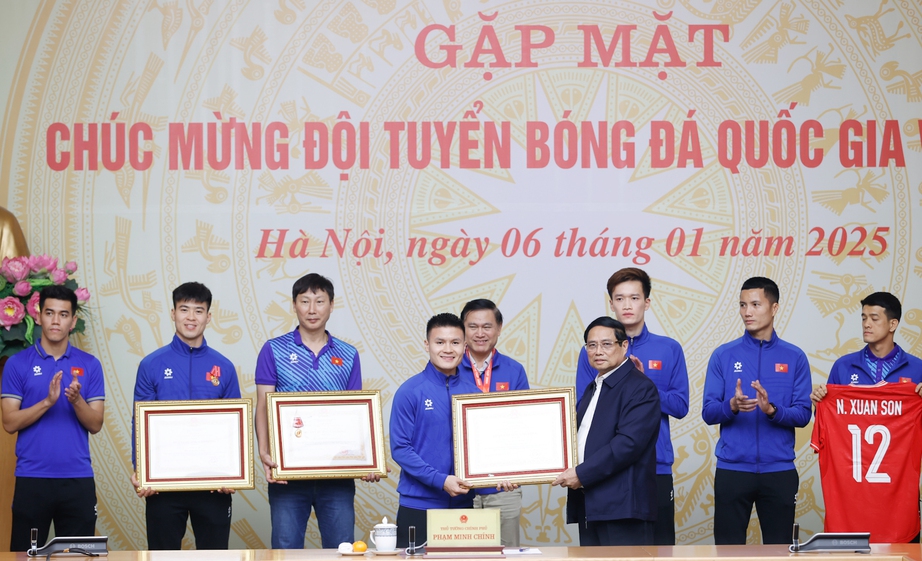 Thủ tướng: B&oacute;ng đ&aacute; Việt Nam đặt mục ti&ecirc;u v&ocirc; địch ch&acirc;u &Aacute;, tham dự World Cup- Ảnh 4.
