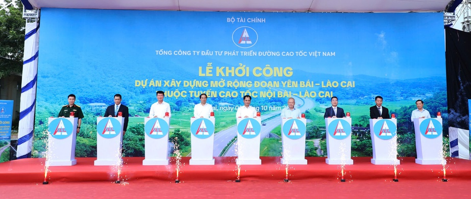 Khởi công dự án mở rộng cao tốc đoạn Yên Bái - Lào Cai lên 4 làn xe- Ảnh 3. Khởi công dự án mở rộng cao tốc đoạn Yên Bái - Lào Cai lên 4 làn xe- Ảnh 3.