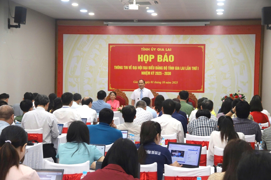 Đại hội Đảng bộ Gia Lai lần thứ I: X&acirc;y dựng tỉnh ph&aacute;t triển kh&aacute; trong cả nước- Ảnh 2.