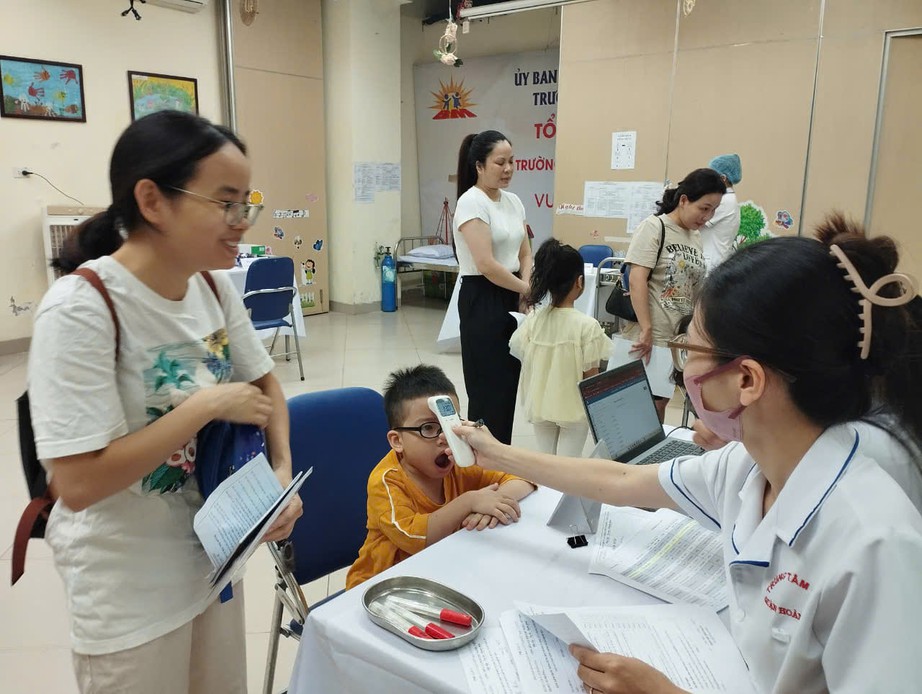 Nh&acirc;n vi&ecirc;n y tế trường học phải ho&agrave;n th&agrave;nh chương tr&igrave;nh đ&agrave;o tạo chuy&ecirc;n m&ocirc;n, nghiệp vụ - Ảnh 1.