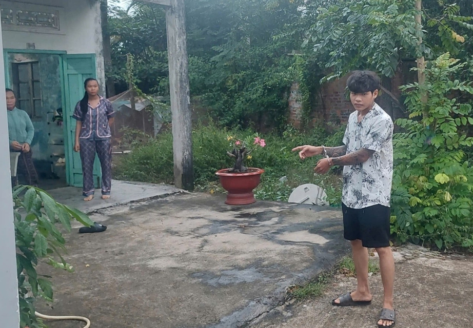 Bắt đối tượng d&ugrave;ng dao khống chế, cướp t&agrave;i sản của em họ- Ảnh 1.