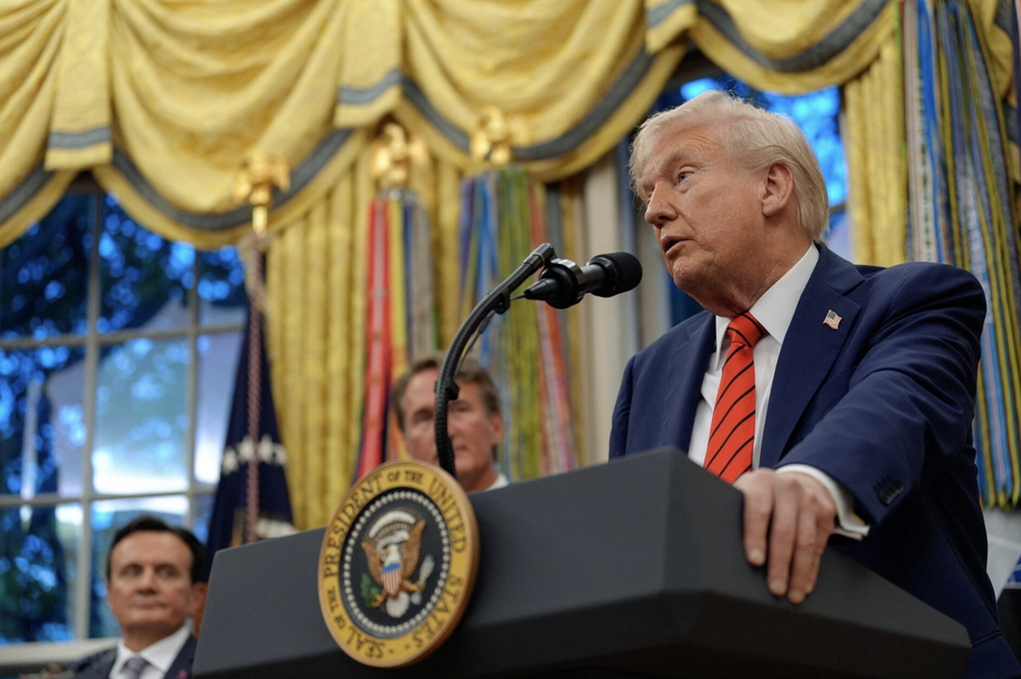 Mỹ sa thải h&agrave;ng ngh&igrave;n nh&acirc;n vi&ecirc;n li&ecirc;n bang giữa l&uacute;c ch&iacute;nh phủ đ&oacute;ng cửa- Ảnh 1.