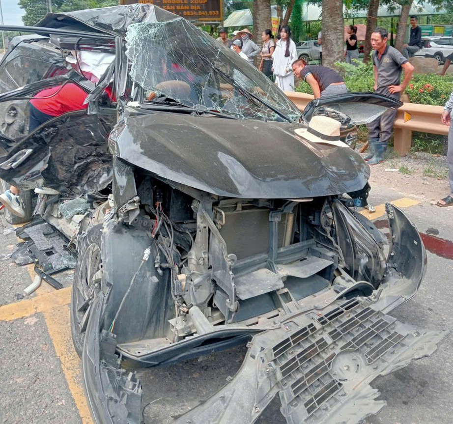 Th&ocirc;ng tin mới nhất về vụ tai nạn tr&ecirc;n đường Hồ Ch&iacute; Minh nh&aacute;nh Đ&ocirc;ng qua Quảng Trị- Ảnh 1.