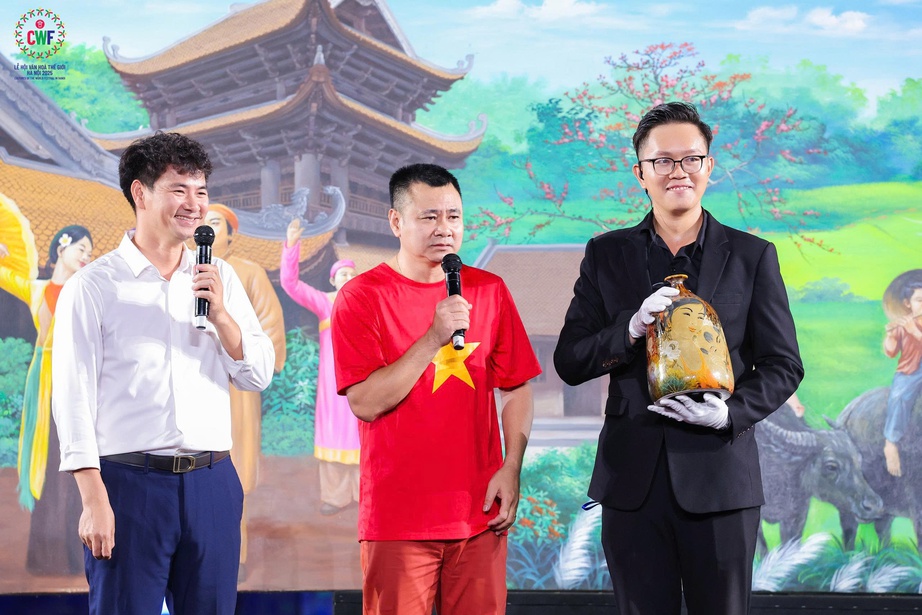 Show diễn "Bước ch&acirc;n Di sản" của Lễ hội Văn h&oacute;a quy&ecirc;n g&oacute;p được 2,5 tỷ đồng ủng hộ v&ugrave;ng lũ- Ảnh 7.