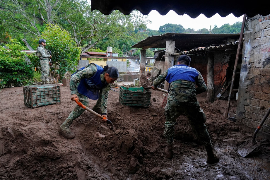 Mưa lớn g&acirc;y ngập lụt ở Mexico khiến gần 130 người chết hoặc mất t&iacute;ch- Ảnh 1.