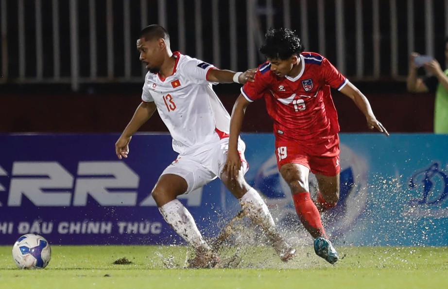 Vòng loại Asian Cup 2027: Tuyển Việt Nam đánh bại Nepal nhờ bàn phản lưới- Ảnh 2. Vòng loại Asian Cup 2027: Tuyển Việt Nam đánh bại Nepal nhờ bàn phản lưới- Ảnh 2.