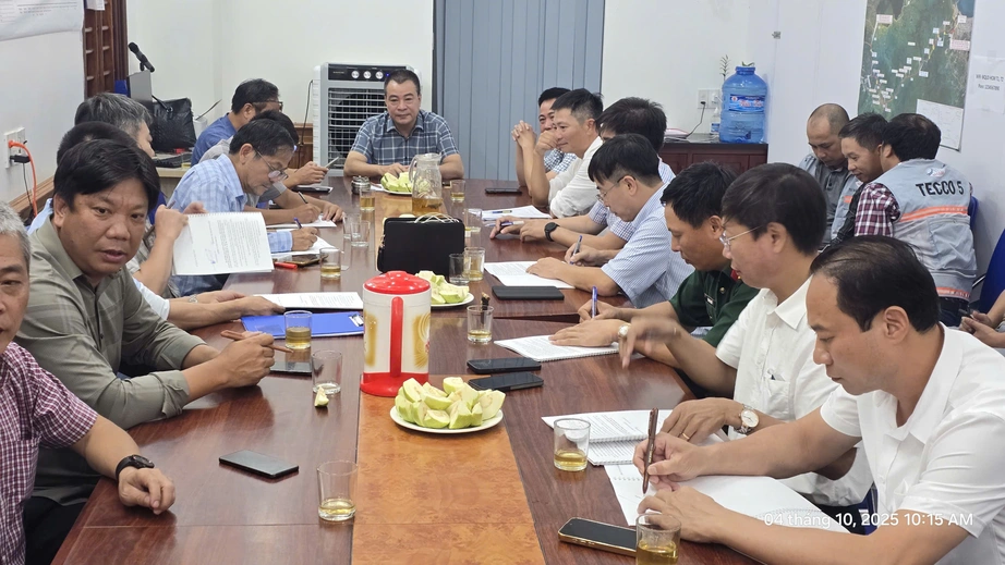 Gắn phong tr&agrave;o thi đua y&ecirc;u nước với c&aacute;n bộ nh&acirc;n vi&ecirc;n tr&ecirc;n từng nhiệm vụ, c&ocirc;ng tr&igrave;nh- Ảnh 2.