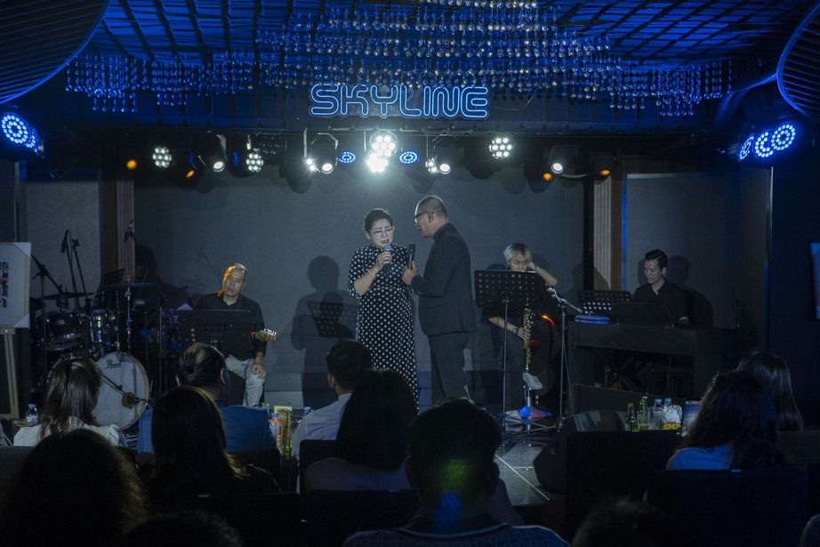 Đ&ecirc;m nhạc thiện nguyện &ldquo;Thắp lửa tr&aacute;i tim&rdquo; quy&ecirc;n g&oacute;p gần 700 triệu ủng hộ đồng b&agrave;o vũng lũ- Ảnh 1.