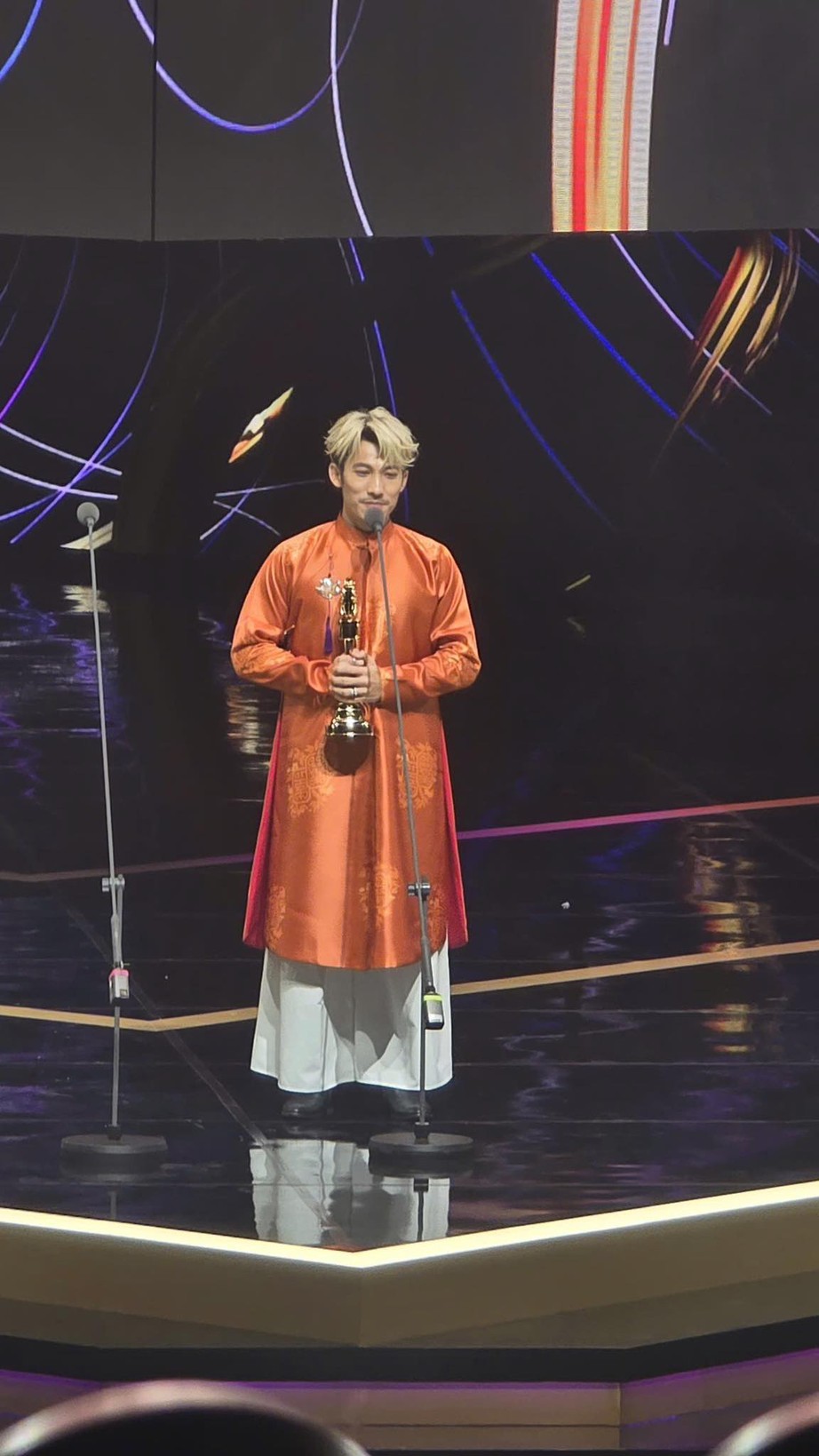 Li&ecirc;n Bỉnh Ph&aacute;t n&oacute;i g&igrave; khi l&agrave; diễn vi&ecirc;n Việt Nam đầu ti&ecirc;n thắng giải Kim Chung?- Ảnh 1.