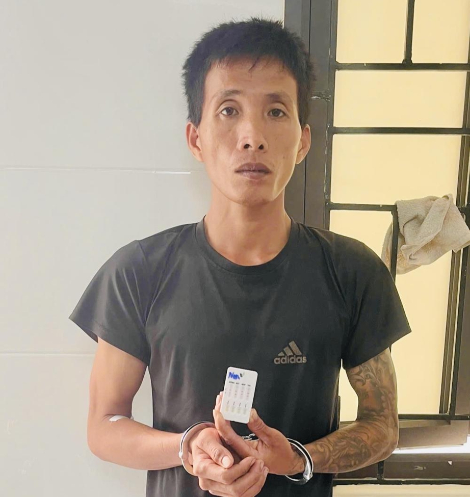 Bắt giữ khẩn cấp người cha dượng bạo h&agrave;nh con ri&ecirc;ng ở H&agrave; Tĩnh- Ảnh 1.