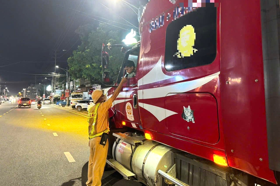 Cảnh s&aacute;t giao th&ocirc;ng Bắc Ninh phạt hơn 2,3 tỷ đồng trong ng&agrave;y ra qu&acirc;n xử l&yacute; vi phạm- Ảnh 1.