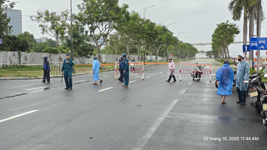 Quảng Ng&atilde;i kiểm so&aacute;t thủy điện điều tiết nước; Đ&agrave; Nẵng phong tỏa đường Như Nguyệt- Ảnh 3.