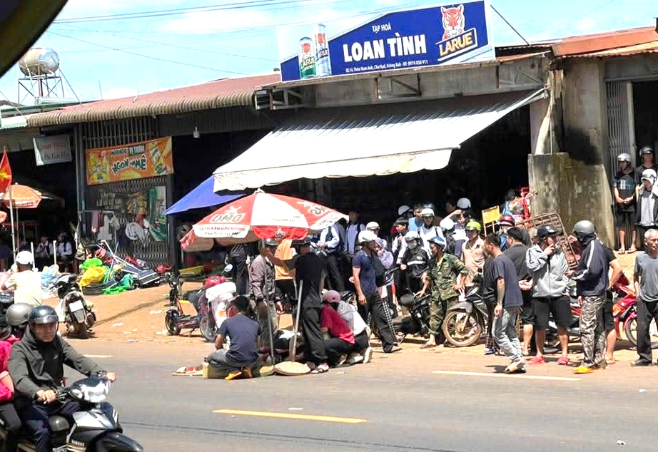 Đắk Lắk: Xe đạp điện va chạm xe tải tr&ecirc;n đường Hồ Ch&iacute; Minh, nữ sinh tử vong tại chỗ- Ảnh 1.