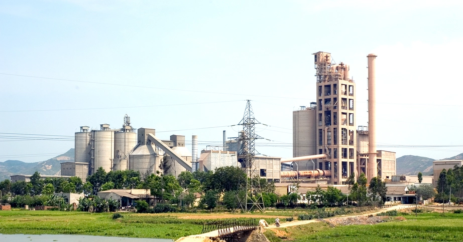 C&aacute;c s&aacute;ng kiến của kỹ sư L&ecirc; Anh Dũng đ&atilde; gi&uacute;p C&ocirc;ng ty CP xi măng VICEM Ho&agrave;ng Mai tăng năng suất lao động v&agrave; tiết kiệm h&agrave;ng trăm tỷ đồng mỗi năm.