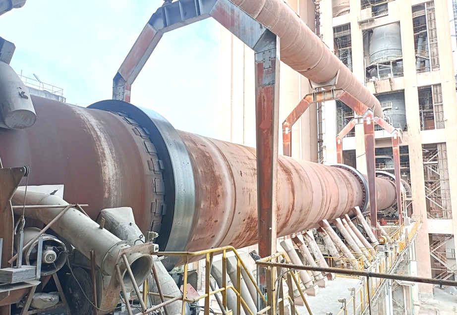 S&aacute;ng kiến c&oacute; gi&aacute; trị nhất v&agrave; gi&uacute;p kỹ sư L&ecirc; Anh Dũng vượt qua giới hạn của bản th&acirc;n l&agrave; đề t&agrave;i cải tạo chiều s&acirc;u, xử l&yacute; n&uacute;t thắt l&ograve; nung.