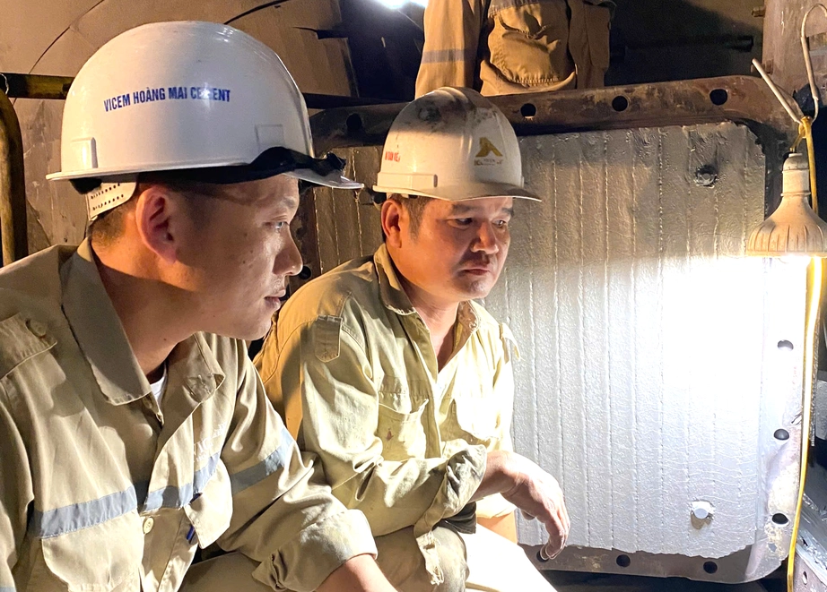 Mỗi s&aacute;ng kiến được &aacute;p dụng th&agrave;nh c&ocirc;ng l&agrave; niềm vui v&agrave; động lực để kỹ sư L&ecirc; Anh Dũng (b&ecirc;n tr&aacute;i) tiếp tục s&aacute;ng tạo.