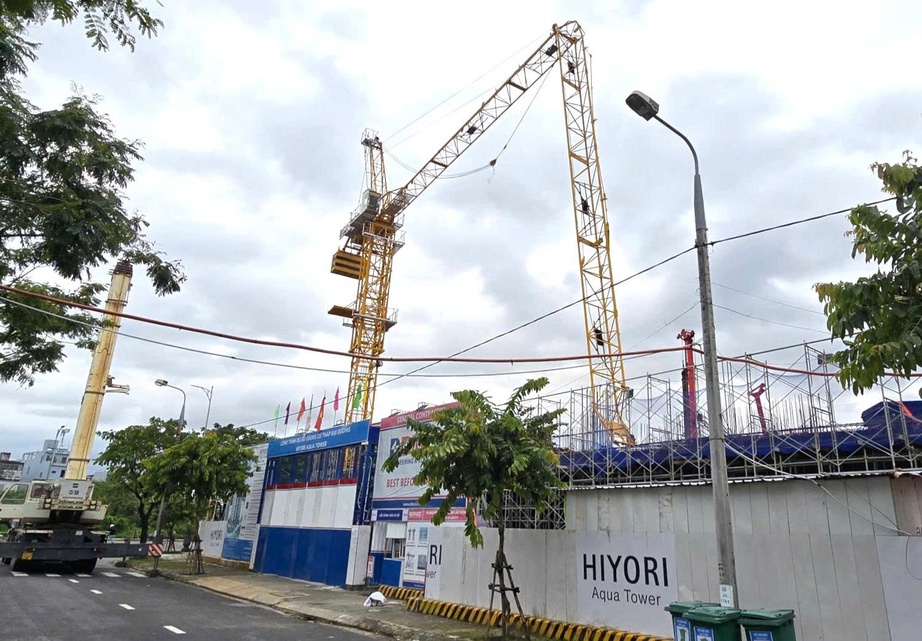 Sở X&acirc;y dựng Đ&agrave; Nẵng y&ecirc;u cầu đảm bảo an to&agrave;n c&ocirc;ng tr&igrave;nh, hạ cần trục th&aacute;p trước b&atilde;o số 13- Ảnh 1.