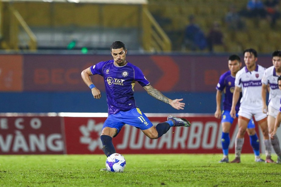 V-League: Đỗ Ho&agrave;ng H&ecirc;n &ldquo;mở t&agrave;i khoản&rdquo;, H&agrave; Nội thắng kịch t&iacute;nh Becamex TP. Hồ Ch&iacute; Minh- Ảnh 2.