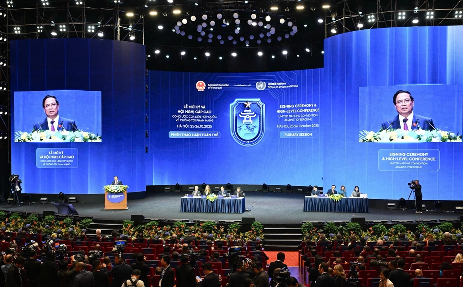 Thủ tướng: Kh&ocirc;ng c&oacute; an ninh mạng vững chắc sẽ kh&ocirc;ng c&oacute; x&atilde; hội số an to&agrave;n- Ảnh 2.