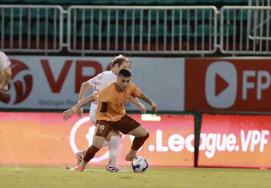 V-League: Sao Việt kiều tỏa s&aacute;ng, Ho&agrave;ng Anh Gia Lai thắng 2-1- Ảnh 2.