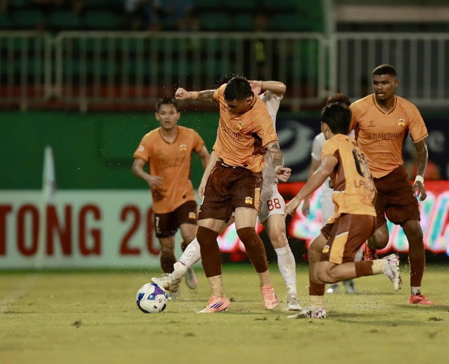 V-League: Sao Việt kiều tỏa s&aacute;ng, Ho&agrave;ng Anh Gia Lai thắng 2-1- Ảnh 1.