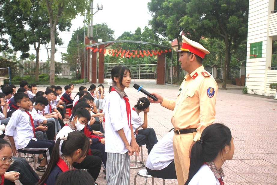 Phú Thọ: Đồng bộ các giải pháp nâng cao ý thức chấp hành pháp luật ATGT cho học sinh- Ảnh 2. Phú Thọ: Đồng bộ các giải pháp nâng cao ý thức chấp hành pháp luật ATGT cho học sinh- Ảnh 2.