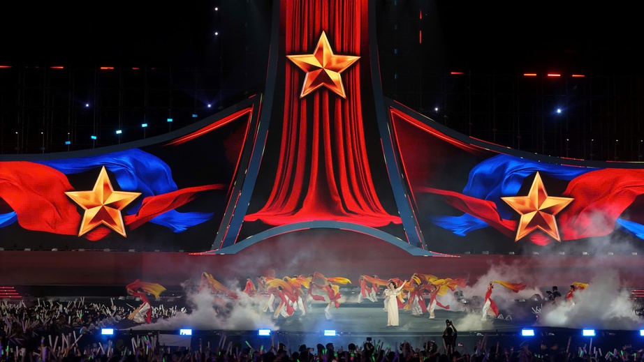 Đại tiệc &acirc;m nhạc Hạ Long 2025 rực rỡ v&agrave; đầy cảm x&uacute;c- Ảnh 1.