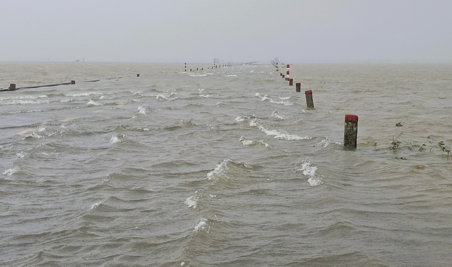 Nhiều nơi ở Quảng Trị ngập s&acirc;u, hai người chết v&agrave; mất t&iacute;ch do mưa lũ- Ảnh 3.