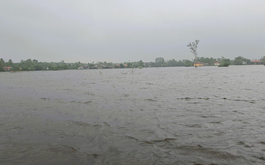 Nhiều nơi ở Quảng Trị ngập s&acirc;u, hai người chết v&agrave; mất t&iacute;ch do mưa lũ- Ảnh 9.