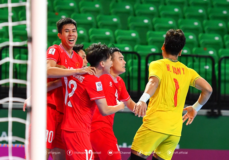 Tuyển futsal Việt Nam hội qu&acirc;n đ&aacute; SEA Games 33- Ảnh 1.