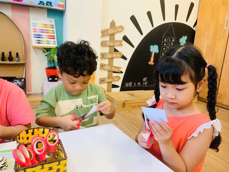 Thiếu v&agrave; chưa đạt chuẩn, gi&aacute;o vi&ecirc;n mầm non đang chịu nhiều &aacute;p lực- Ảnh 1.