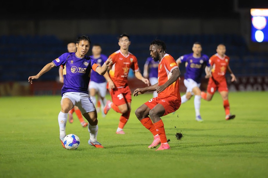 V-League: H&agrave; Nội thua đau Hồng Lĩnh H&agrave; Tĩnh v&igrave; b&agrave;n phản lưới- Ảnh 1.