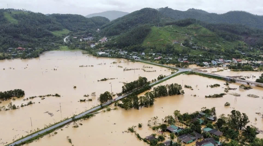 Ng&agrave;nh X&acirc;y dựng chung tay hướng về miền Trung, lan tỏa tinh thần &ldquo;l&aacute; l&agrave;nh đ&ugrave;m l&aacute; r&aacute;ch&rdquo;- Ảnh 1.