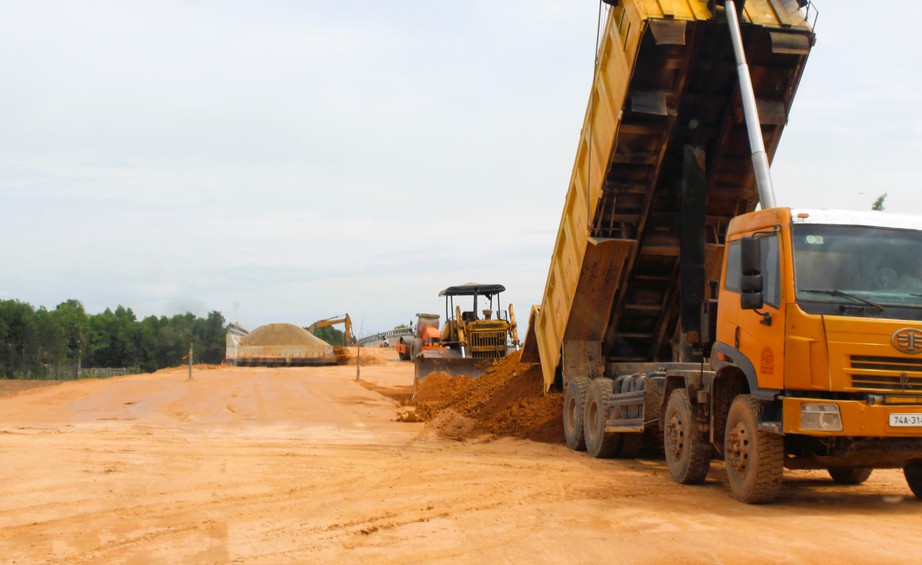 Quảng Trị đốc thúc giải ngân vốn đầu tư công, phê bình chủ đầu tư chậm giải ngân vốn- Ảnh 1. Quảng Trị đốc thúc giải ngân vốn đầu tư công, phê bình chủ đầu tư chậm giải ngân vốn- Ảnh 1.