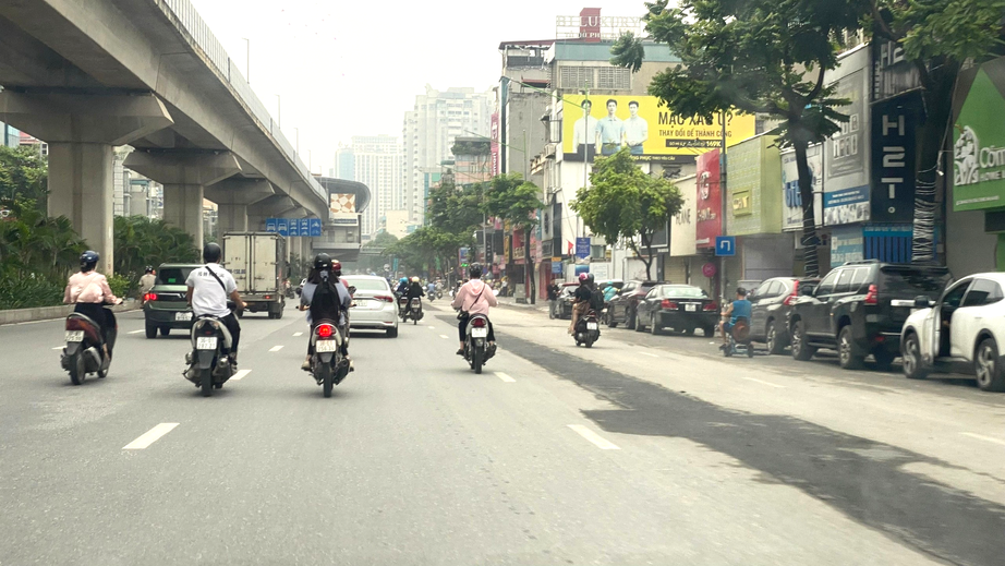Siết chặt xử phạt vi phạm về khai th&aacute;c trong phạm vi đất d&agrave;nh cho kết cấu hạ tầng đường bộ- Ảnh 1.