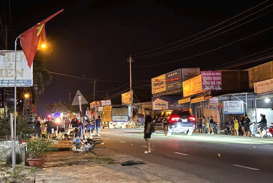 Đắk Lắk: Vợ chồng người đi xe máy tử vong thương tâm sau va chạm với xe khách- Ảnh 1. Đắk Lắk: Vợ chồng người đi xe máy tử vong thương tâm sau va chạm với xe khách- Ảnh 1.